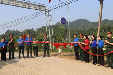 Khánh thành công trình “Thắp sáng đường quê” tại Lục Bình và Tân Tú