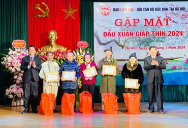Ban liên lạc Hội Cán bộ Bắc Kạn tại Hà Nội gặp mặt đầu Xuân Giáp Thìn 2024