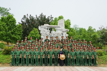  Trung đoàn Bộ binh 750 tham quan, học tập tại địa chỉ đỏ cách mạng