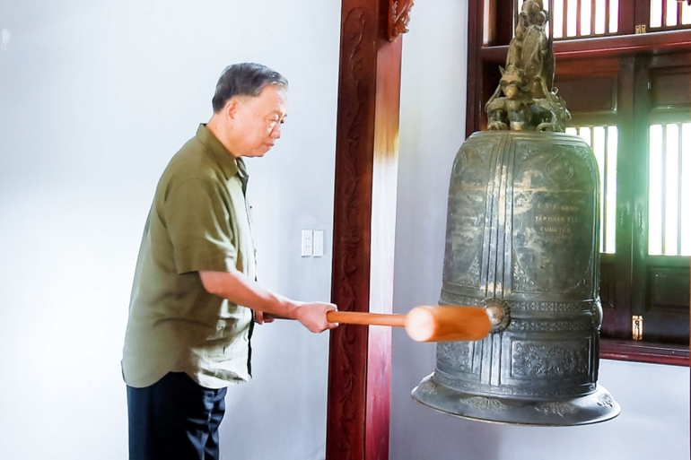 Chủ tịch nước Tô Lâm dâng hương tại Khu Di tích lịch sử quốc gia Nà Tu